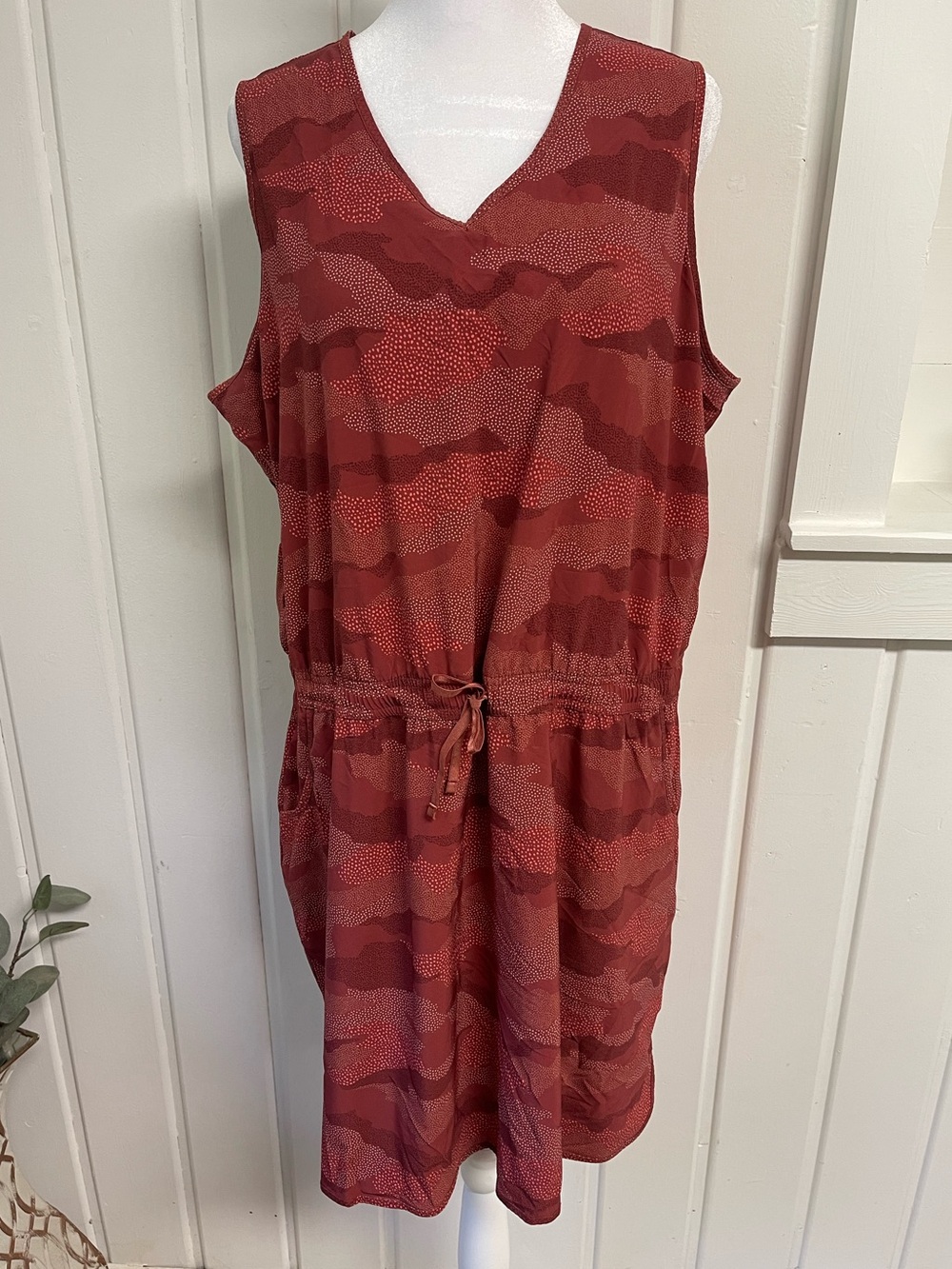 KUHL Women’s XL Burgundy Red Camo Sleeveless Dress